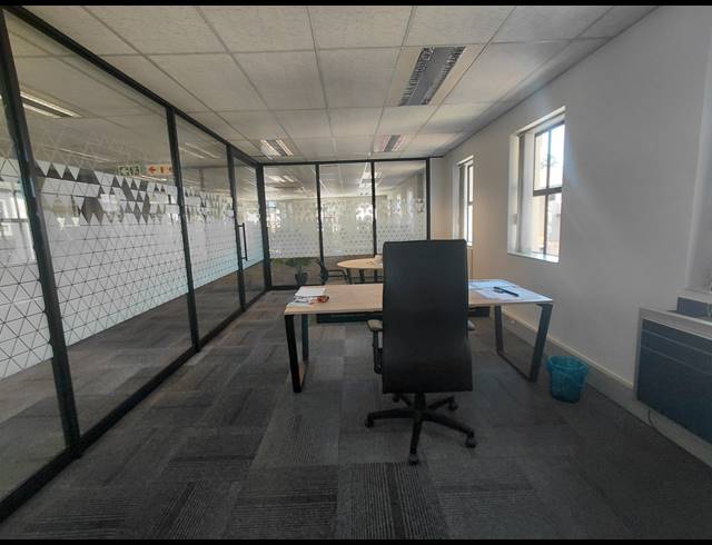 241M² OFFICE TO LET IN BRYANSTON